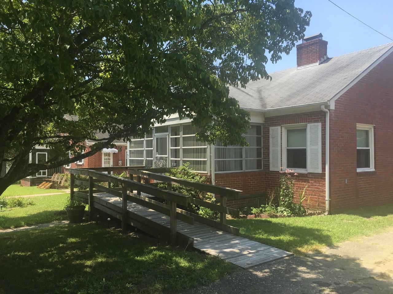 102 Iredell Dr - Photo 2 of 25
