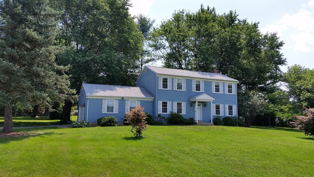 1211 Cartley Ct - Photo 2 of 3