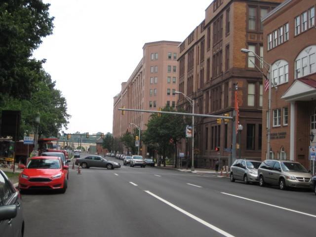 405 Walnut St - Photo 3 of 15