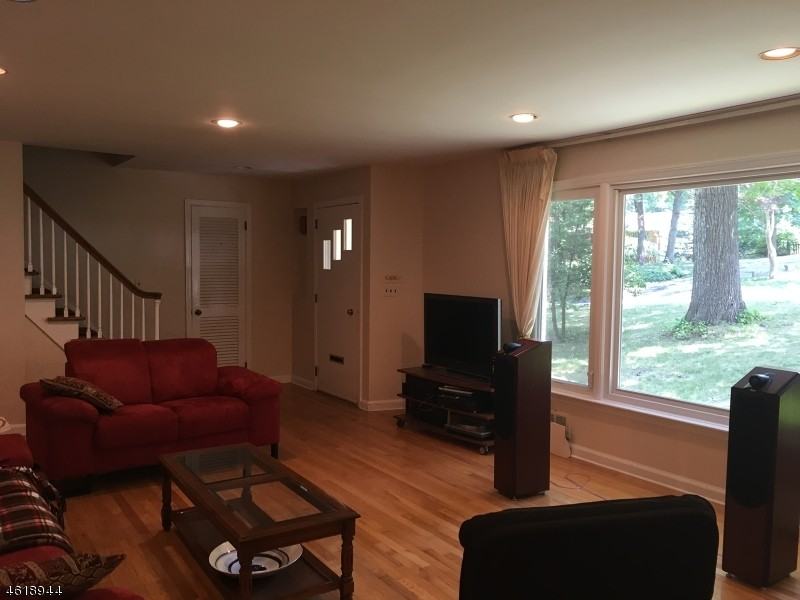 52 Evergreen Dr - Photo 2 of 14