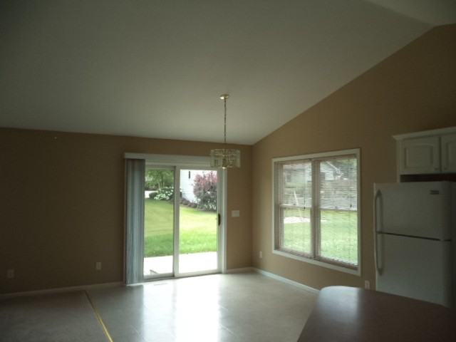 588 Fairway Cir - Photo 3 of 13