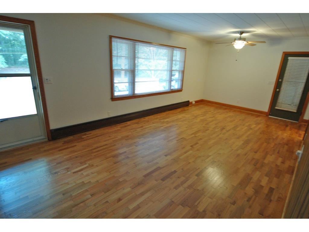 693 Butterworth Rd - Photo 3 of 25