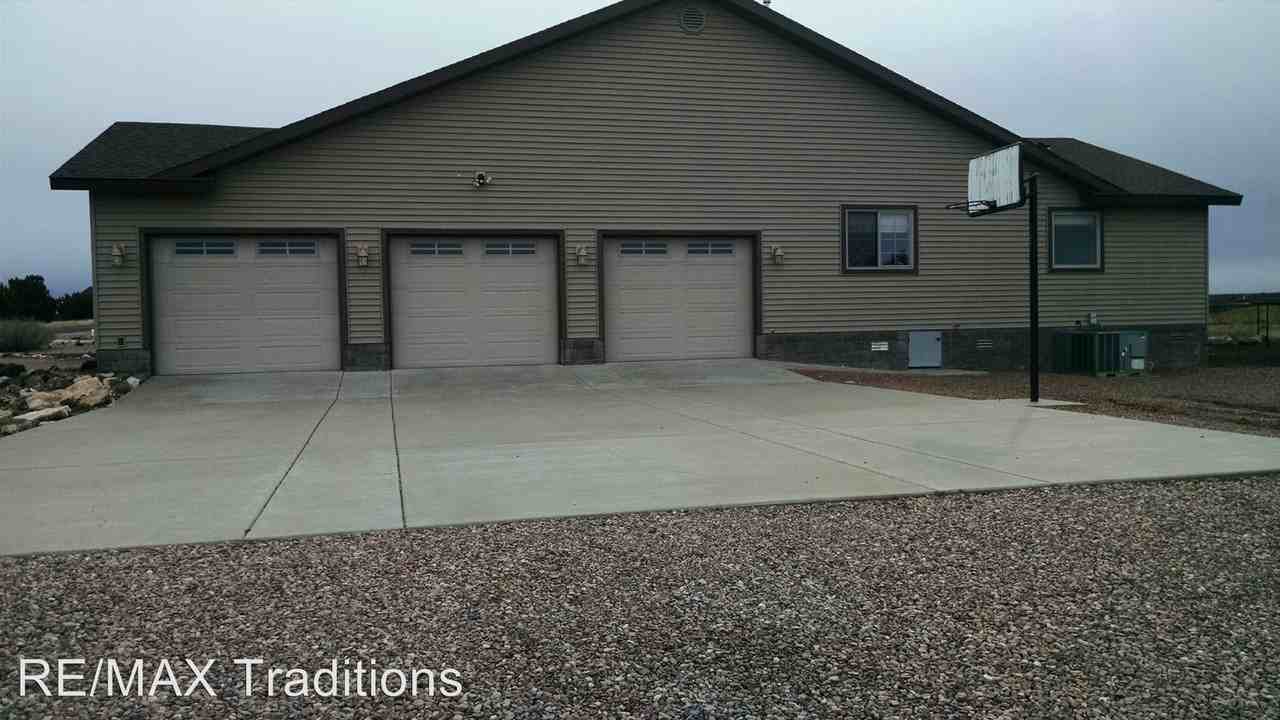 1992 Ridgeway Rd - Photo 2 of 22