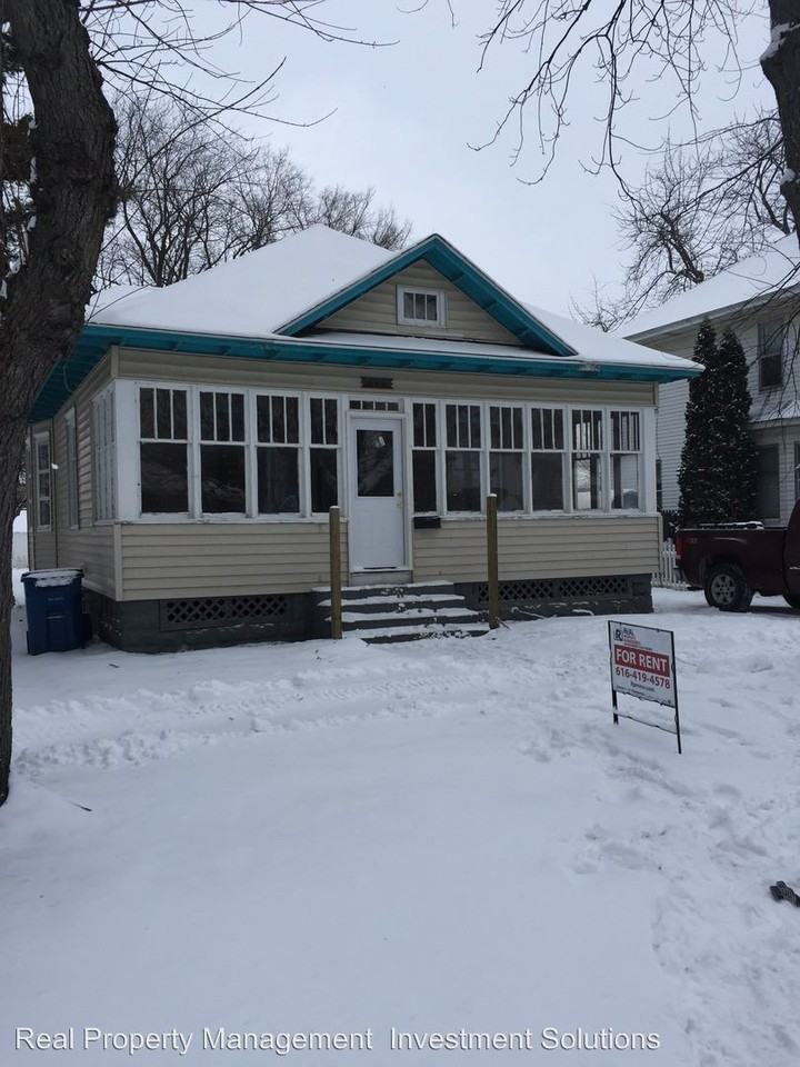 1327 Columbus Ave - Photo 2 of 16