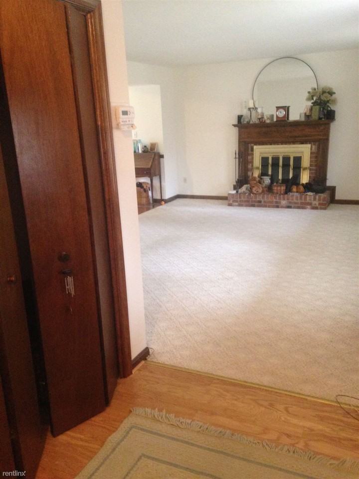 1230 Hollyberry Ct - Photo 3 of 11