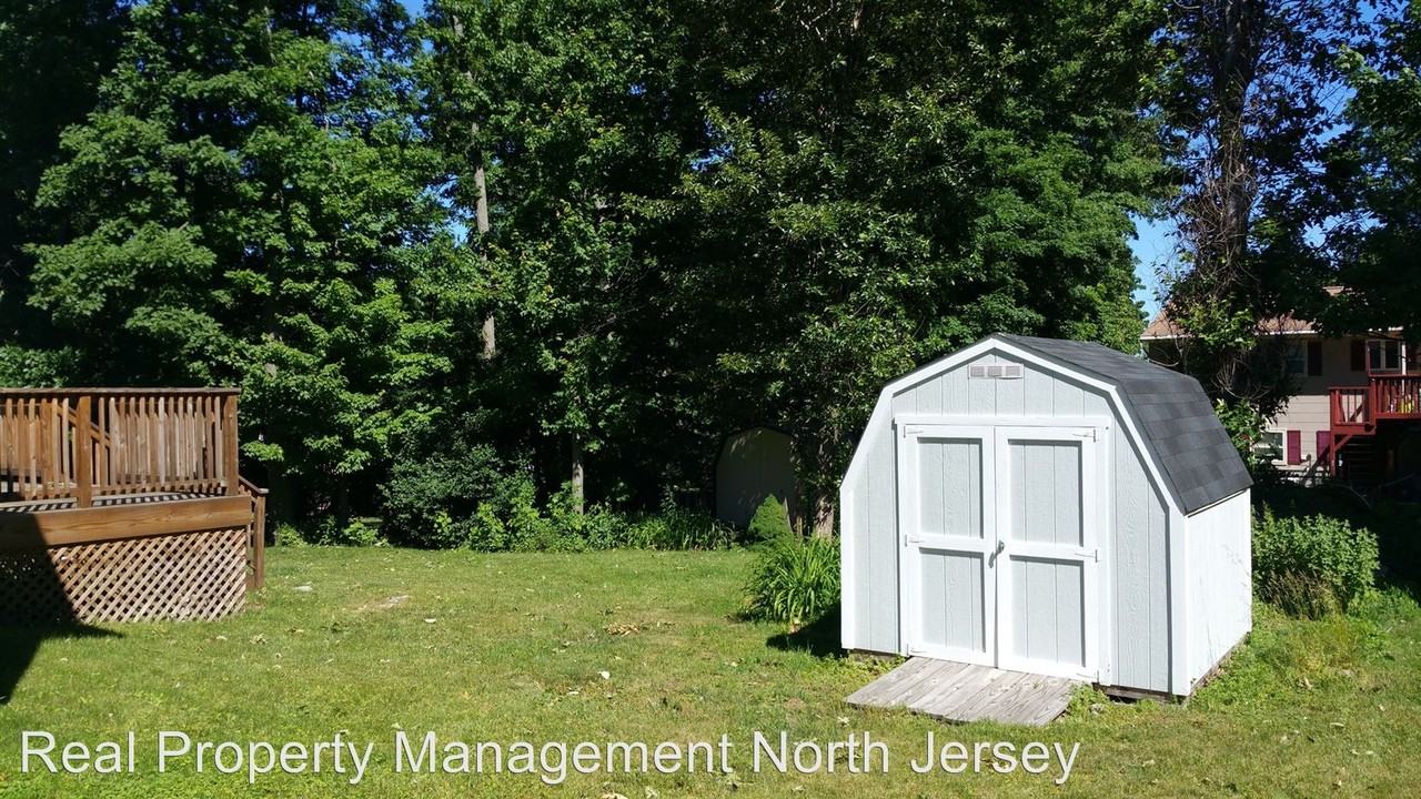 139 Barry Dr N - Photo 3 of 13