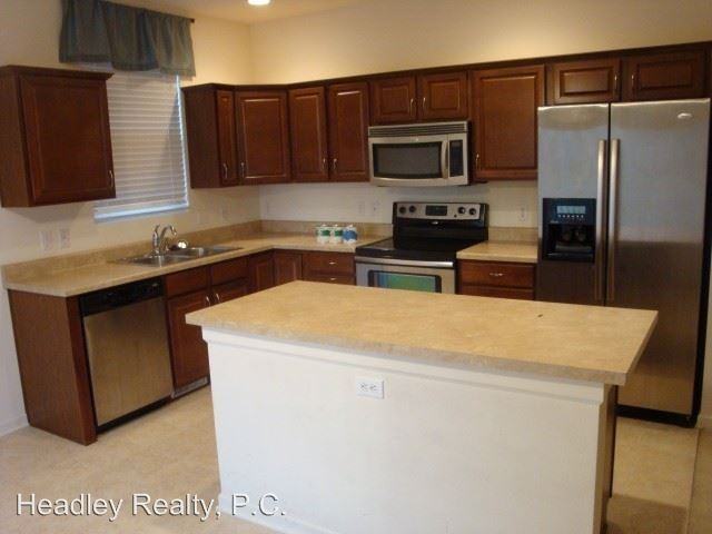 8719 S 68th St - Photo 3 of 6