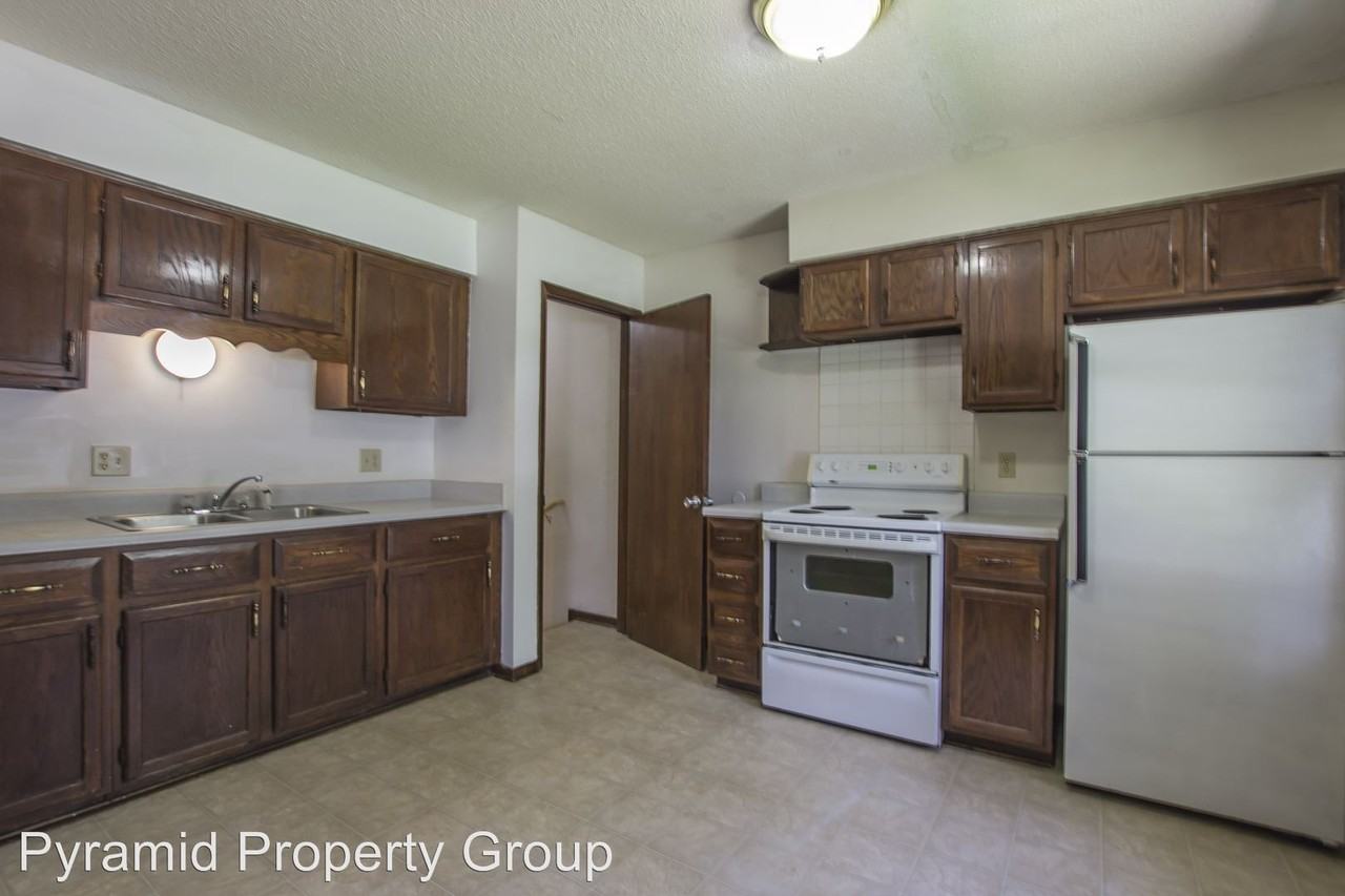 121 E Watrous Ave - Photo 3 of 13