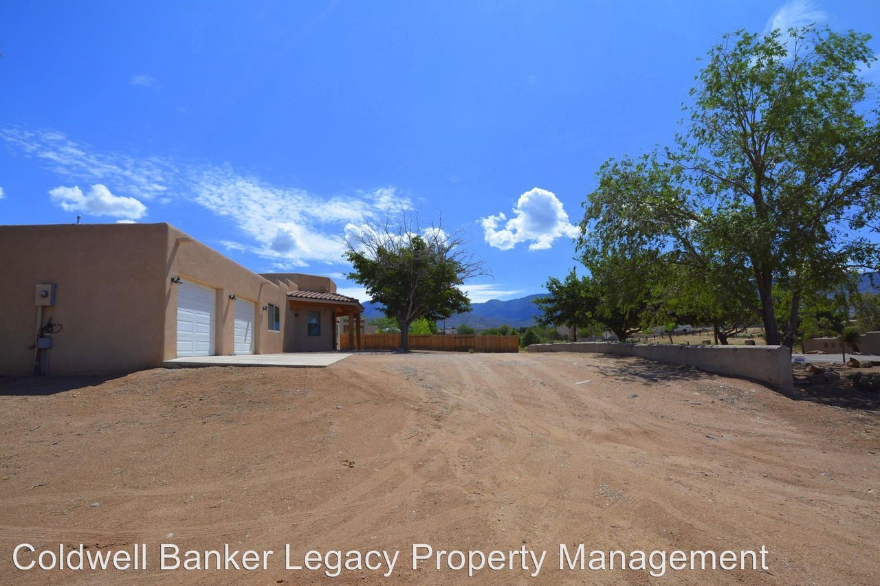 11801 Del Rey Ave NE - Photo 2 of 25