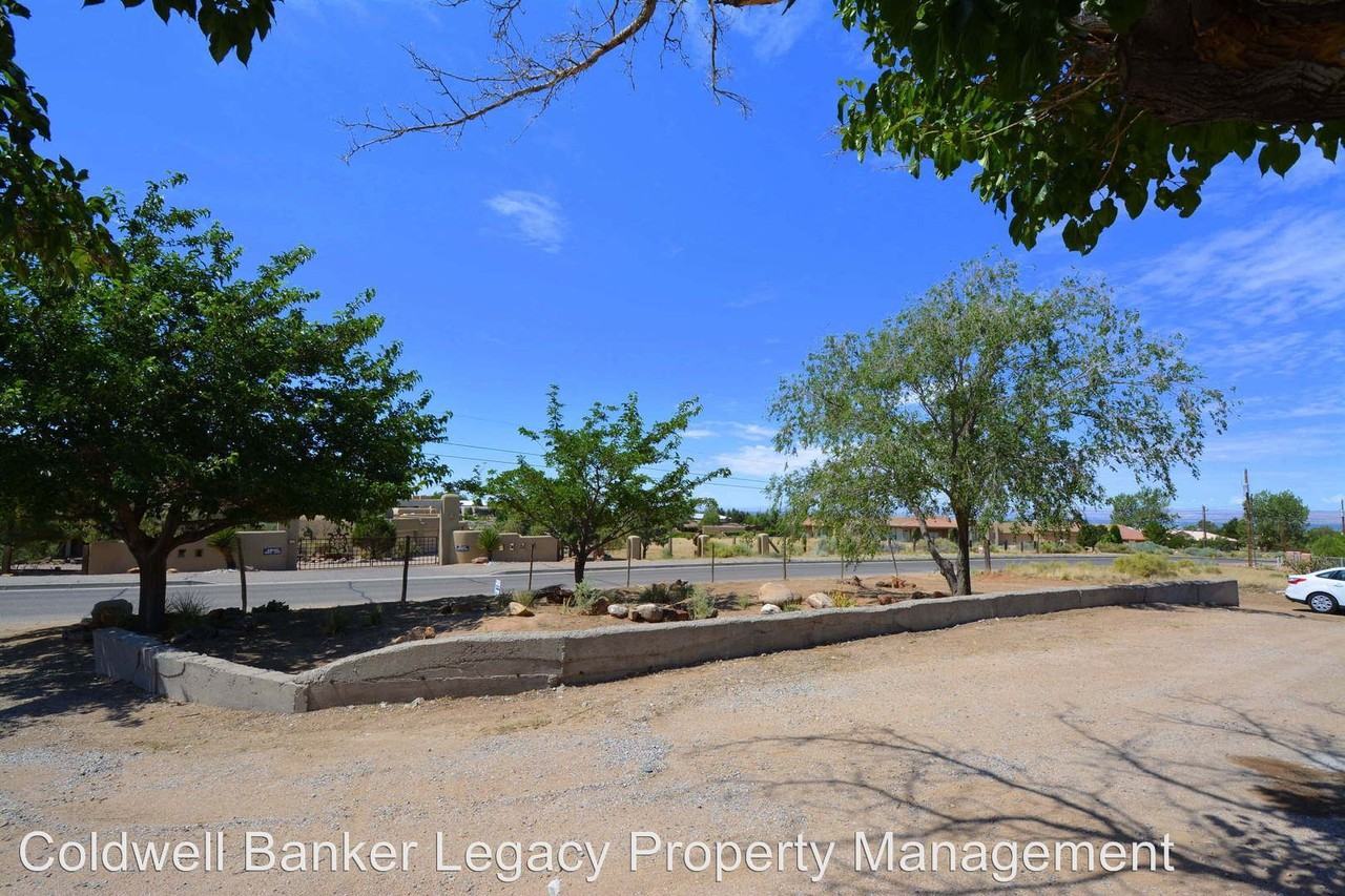 11801 Del Rey Ave NE - Photo 3 of 25