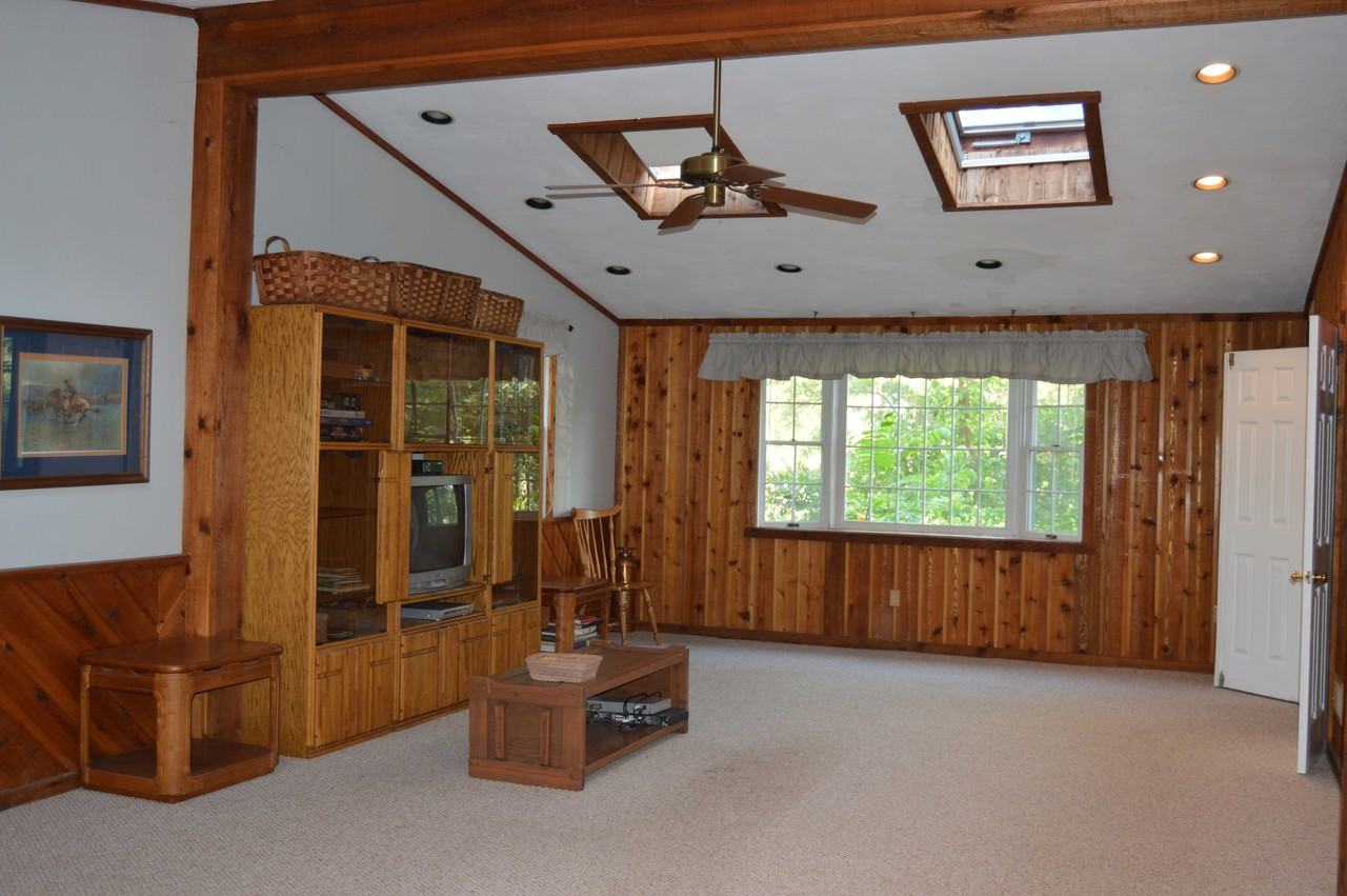 70 Christine Terrace - Photo 3 of 10