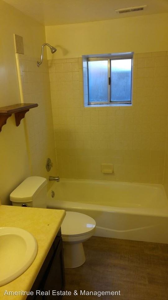 182 S 540 W St - Photo 3 of 22