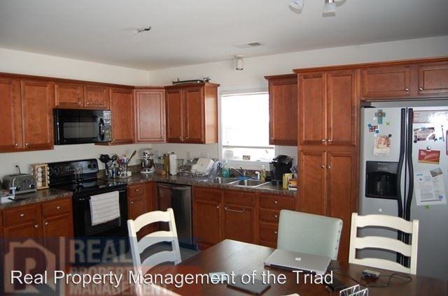 484 Dunwood Dr - Photo 3 of 13