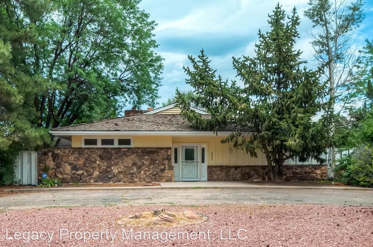 1525 Greenwood Ln - Photo 2 of 28