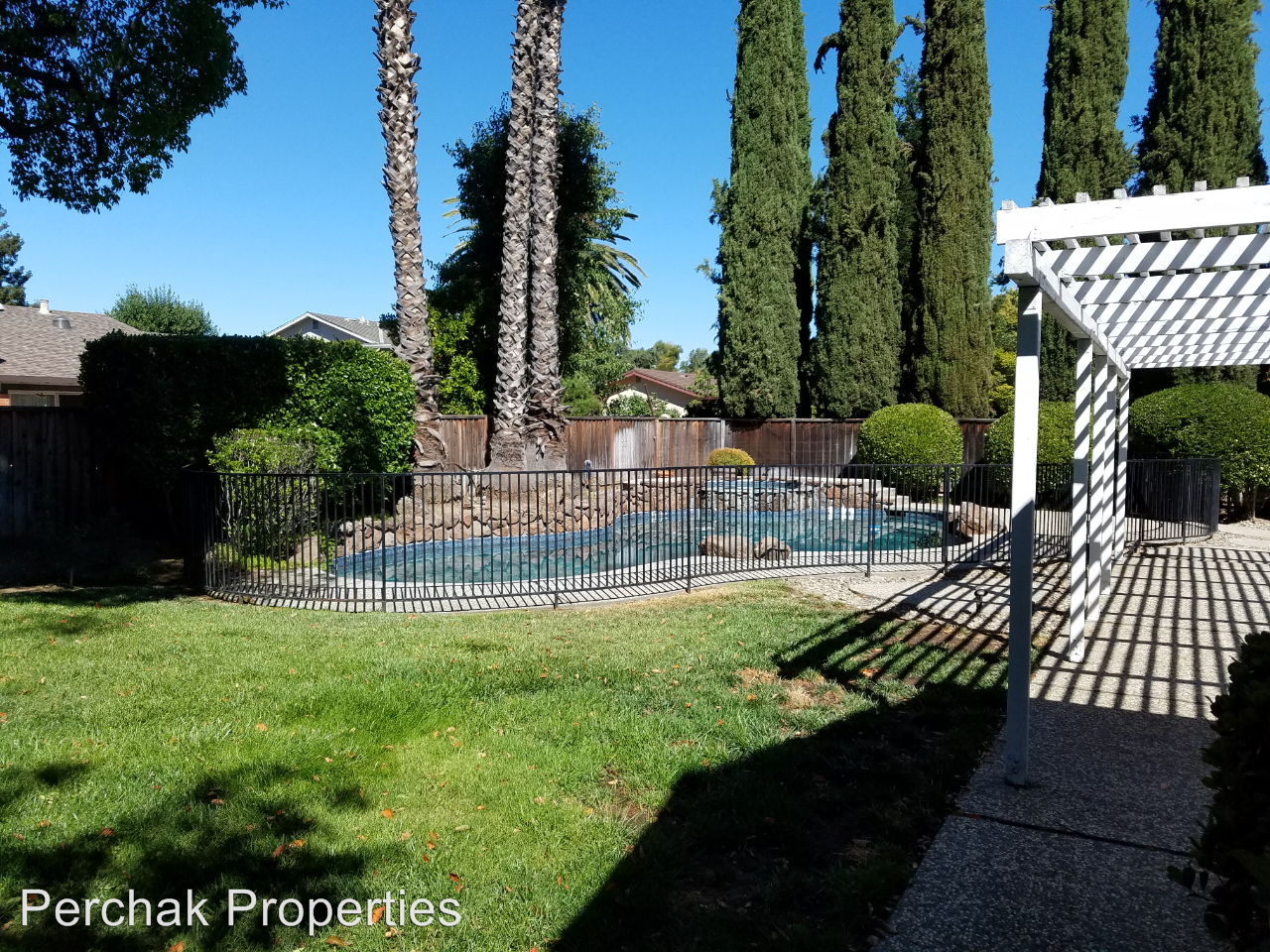 331 Barrow Ct - Photo 3 of 7