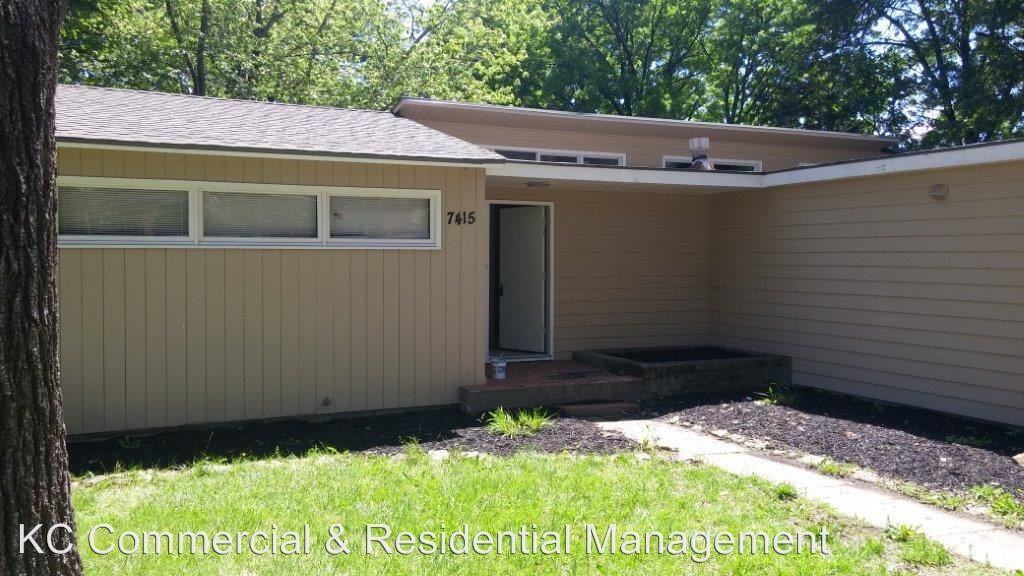 7415 W 61st St - Photo 2 of 19