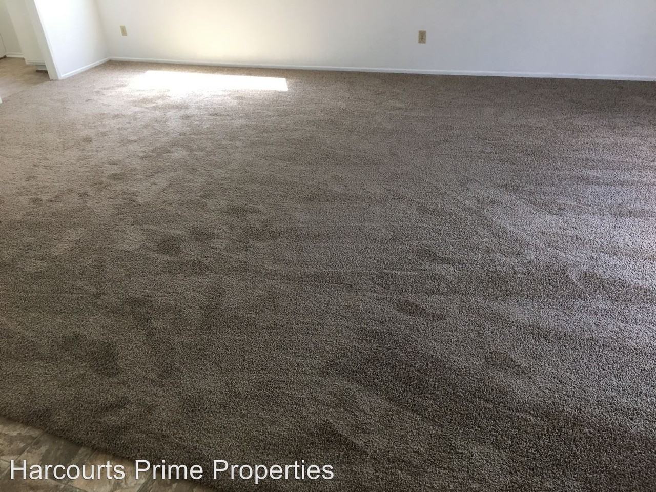 905 Helena Cir - Photo 3 of 25