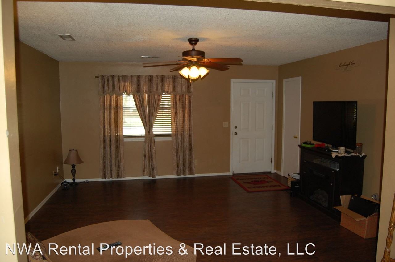 90 Southwood St - Photo 2 of 10