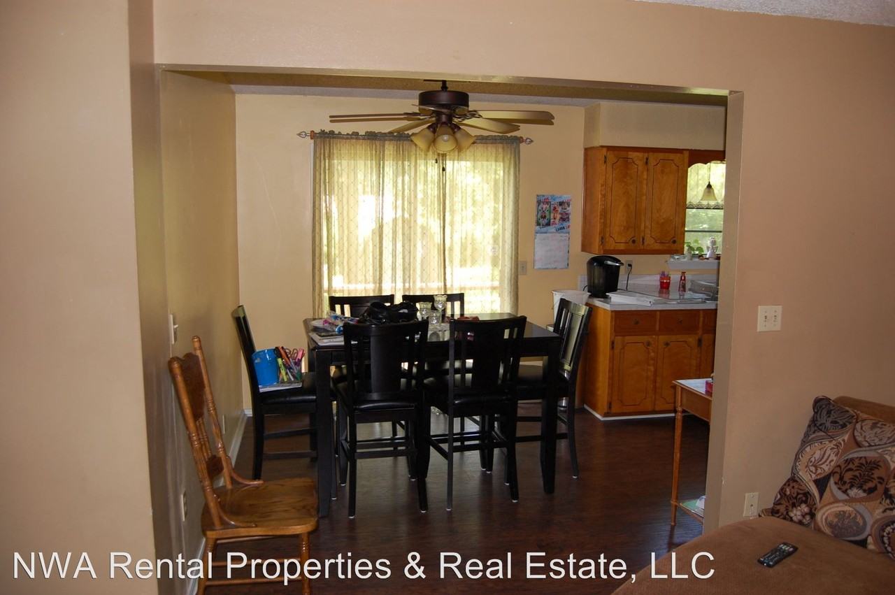 90 Southwood St - Photo 3 of 10