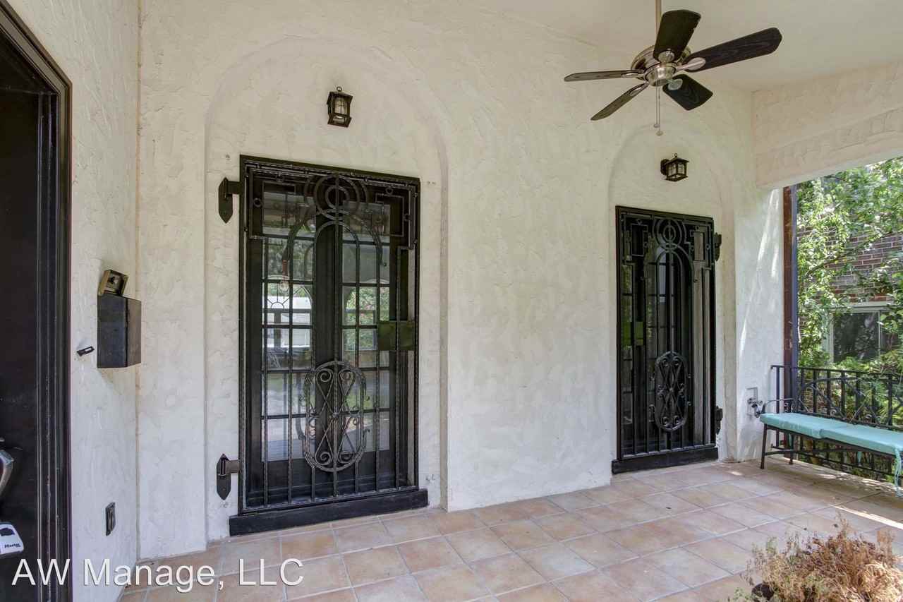 2605 36th Pl NW - Photo 3 of 88