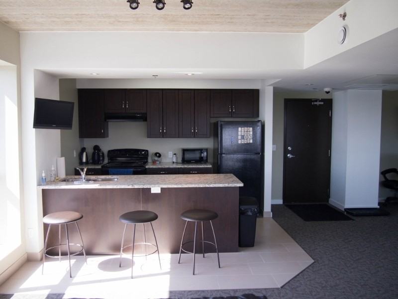 85 Seagram Dr - Photo 3 of 10