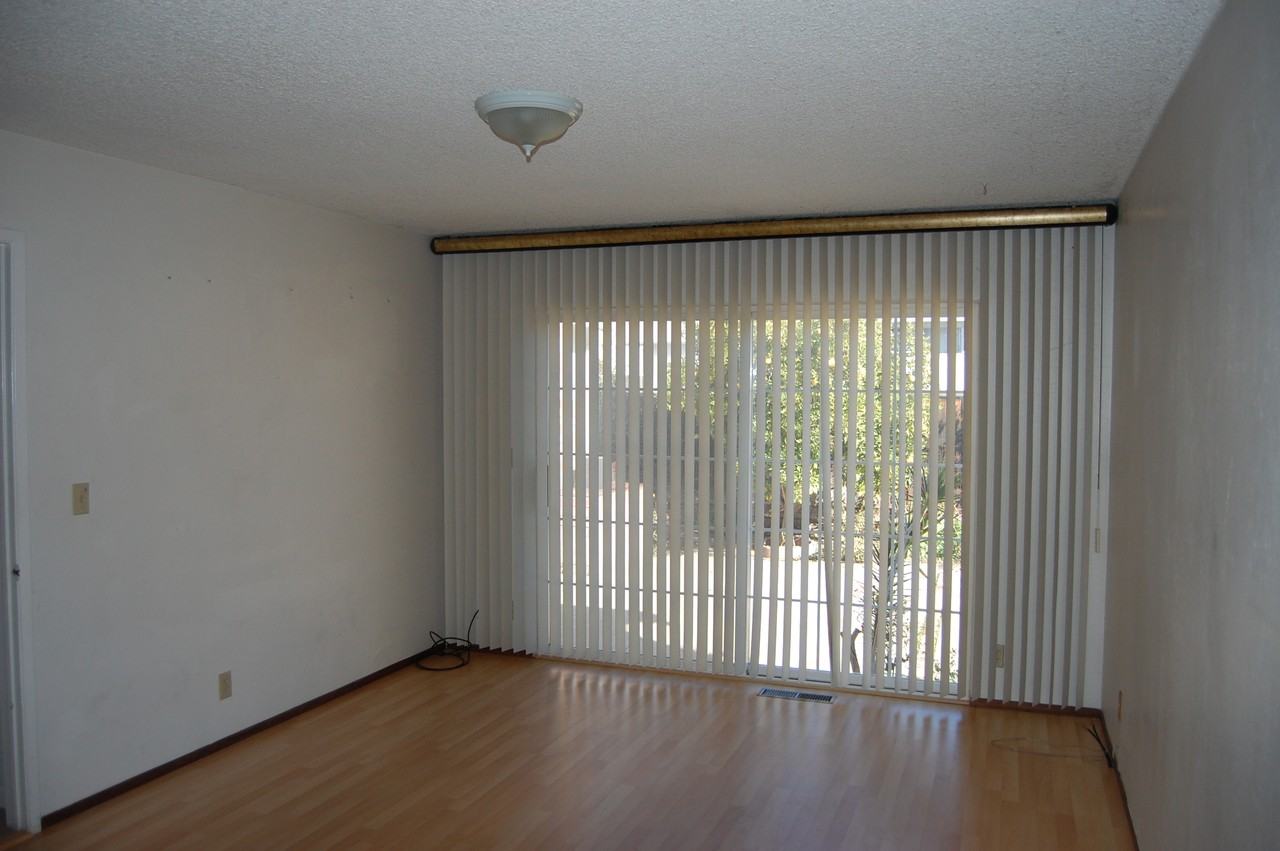 3446 Cropley Ave - Photo 3 of 8