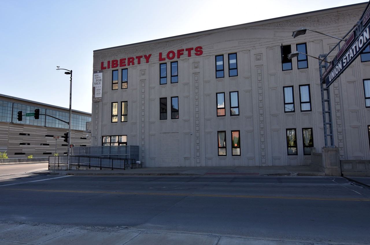 360 W Pershing Road - Photo 2 of 19