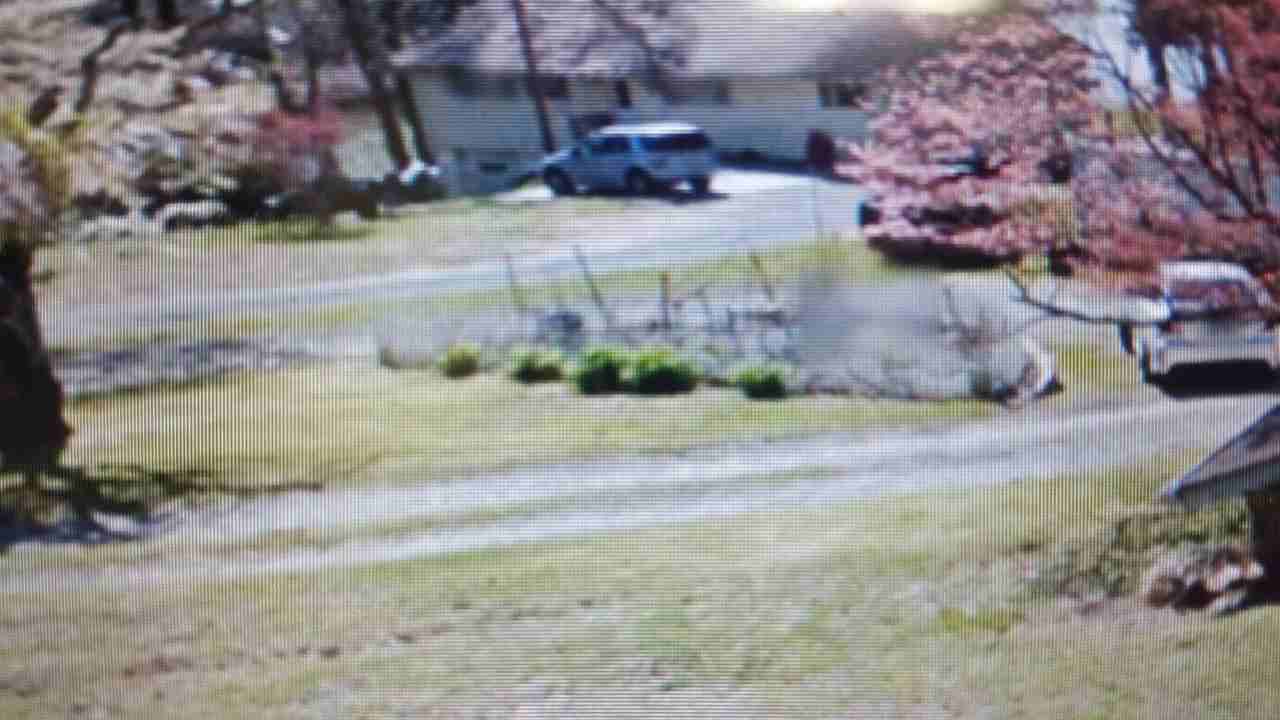 16228 Lakewood Dr - Photo 2 of 10