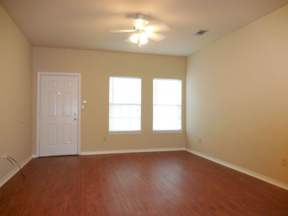 5990 Robinwood Ln - Photo 2 of 11