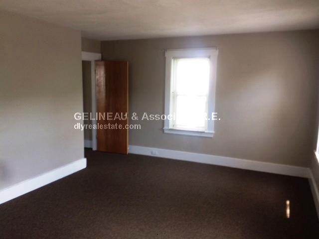 319 Grove St 2 - Photo 3 of 8