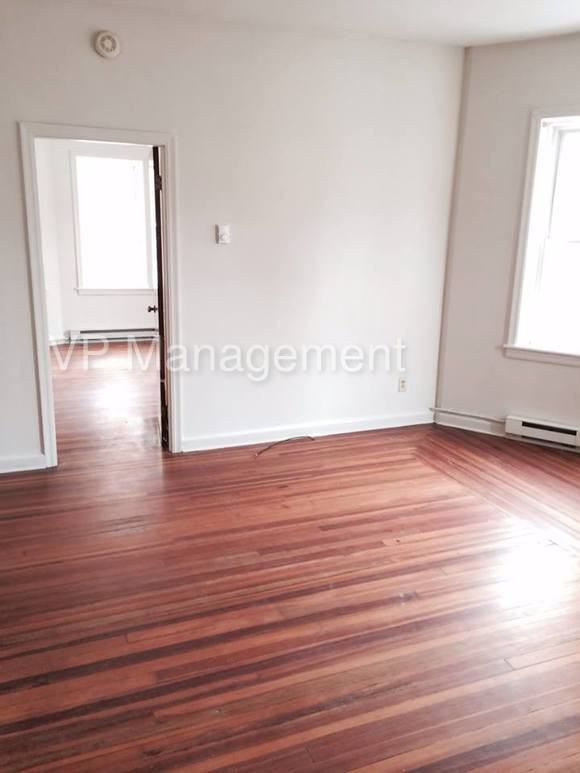 590 Front St - Photo 2 of 4