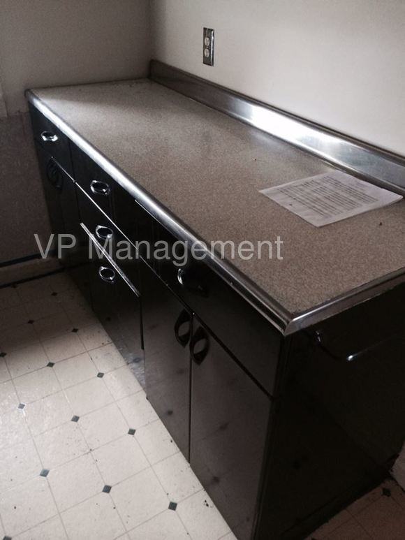 590 Front St - Photo 3 of 4