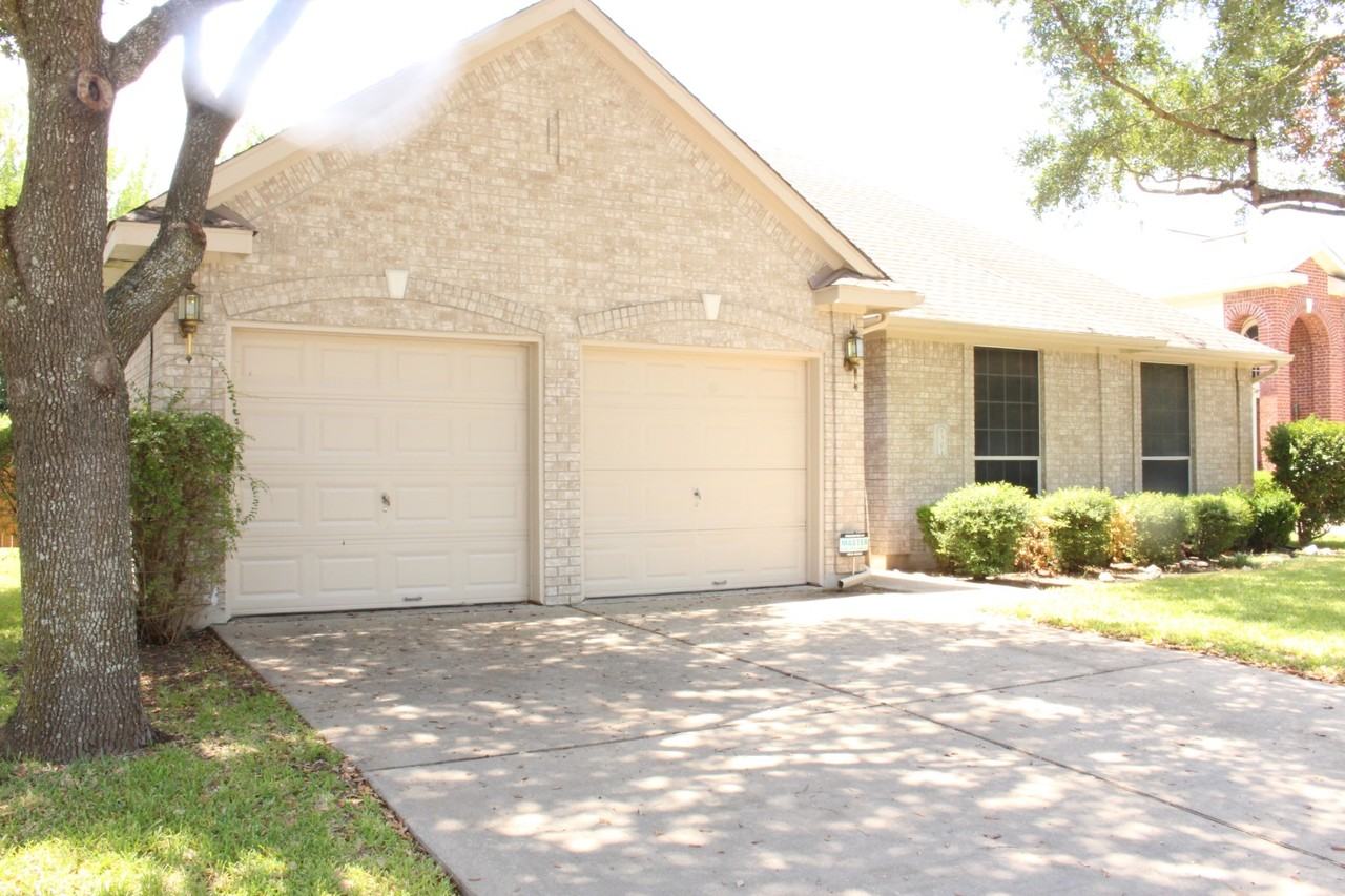 301 Betterman Dr - Photo 2 of 26