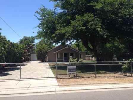 421 Abbie St S - Photo 3 of 20