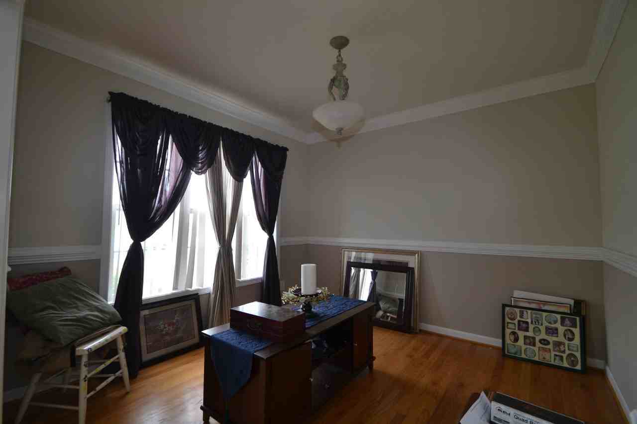 30 Beatrice Ct - Photo 3 of 32