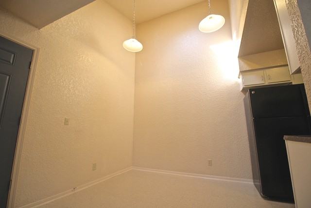 629 N 38th St - Photo 4 of 39