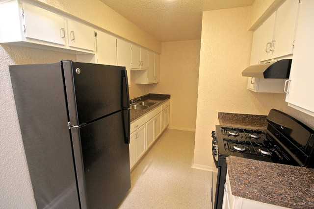 629 N 38th St - Photo 5 of 39