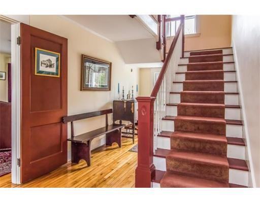 160 Crescent St - Photo 3 of 28