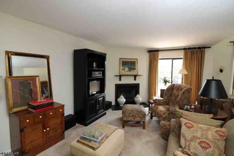 614 Village Commons - Photo 2 of 9