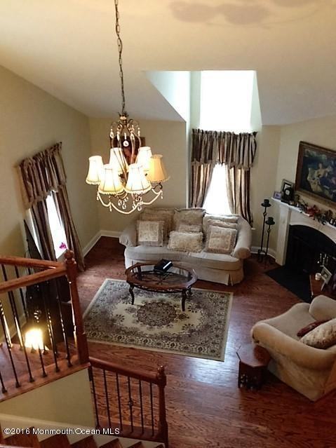 1402 Buckingham Cir - Photo 2 of 5