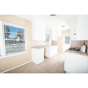 1395 Oakhurst Dr - Photo 3 of 6