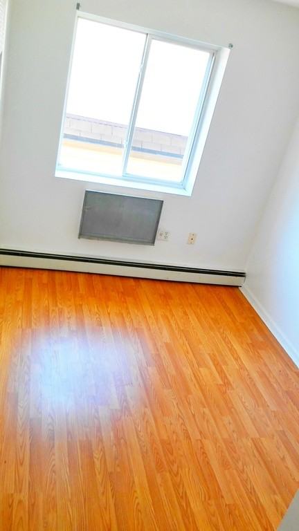 2516 Paulding Avenue - Photo 2 of 3