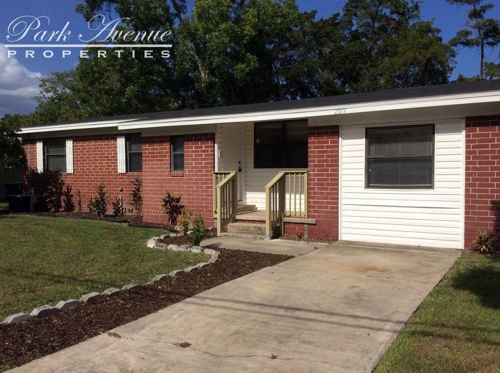 2511 Green Oak Dr - Photo 2 of 20