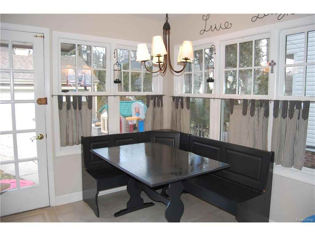 53 Amherst Rd - Photo 3 of 9