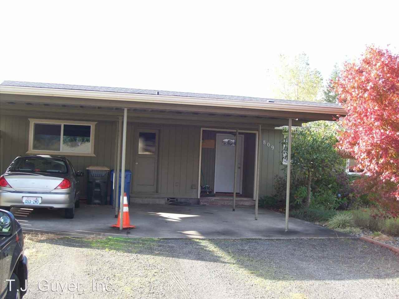 809 4th Ave NE - Photo 2 of 2