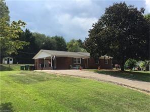 122 Northview Dr - Photo 2 of 16