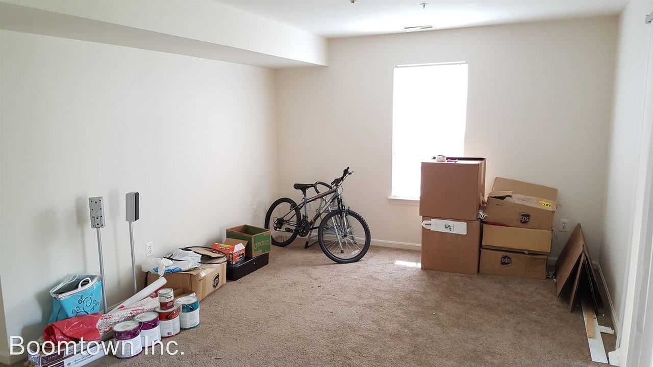 108 Cavenrock Ct - Photo 3 of 35