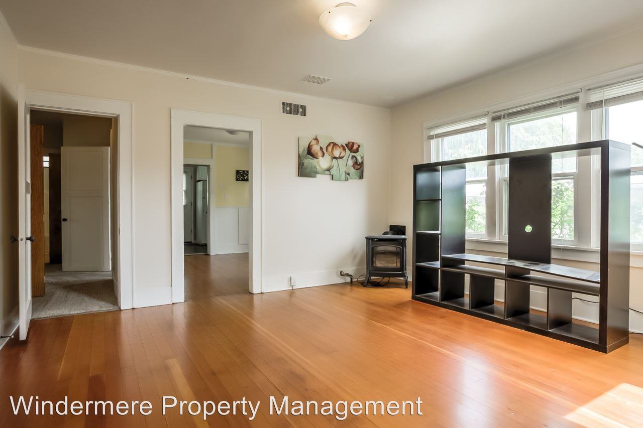 353 SW B Ave - Photo 2 of 19