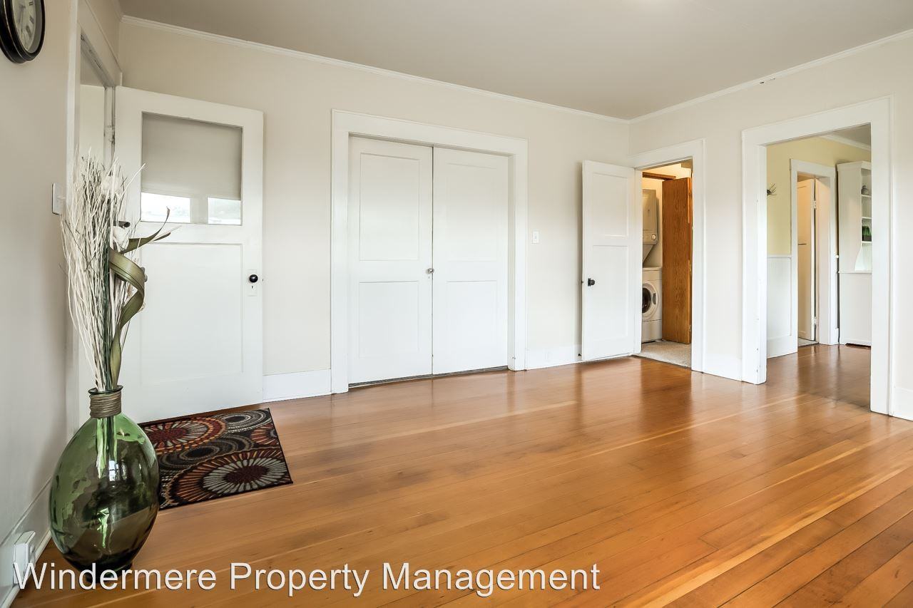 353 SW B Ave - Photo 3 of 19