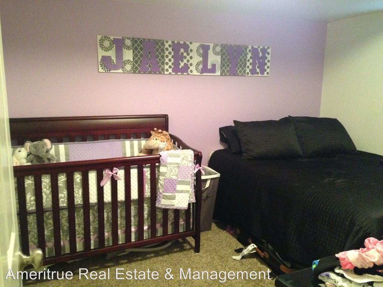 1648 Hickory Ln - Photo 3 of 9